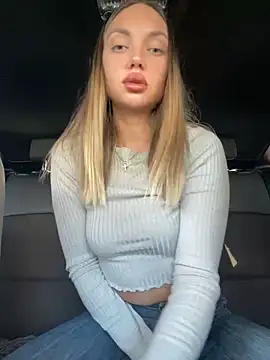 Snapshot of AngelinaMoore chatting on February 26, 11:09 am AngelinaMoore online show from February 26, 11:09 am