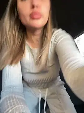 Snapshot of AngelinaMoore chatting on March 17, 12:25 pm AngelinaMoore online show from March 17, 12:25 pm