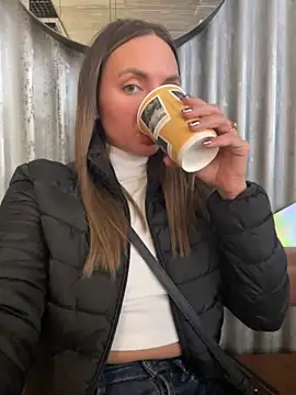 Snapshot of AngelinaMoore chatting on March 18, 11:19 am AngelinaMoore online show from March 18, 11:19 am