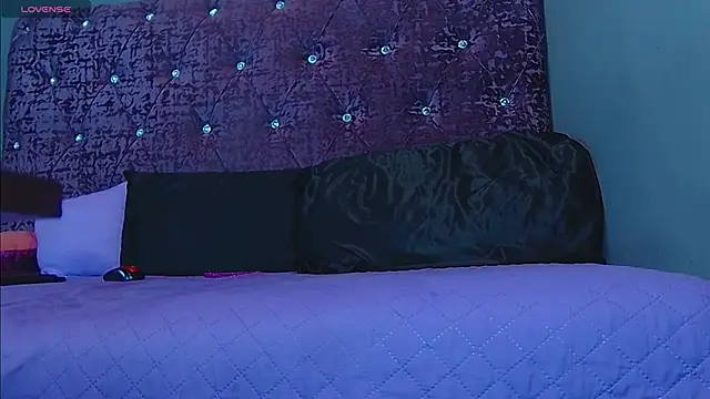 Snapshot of NoraBigAss chatting on January 6, 4:04 am NoraBigAss online show from January 6, 4:04 am