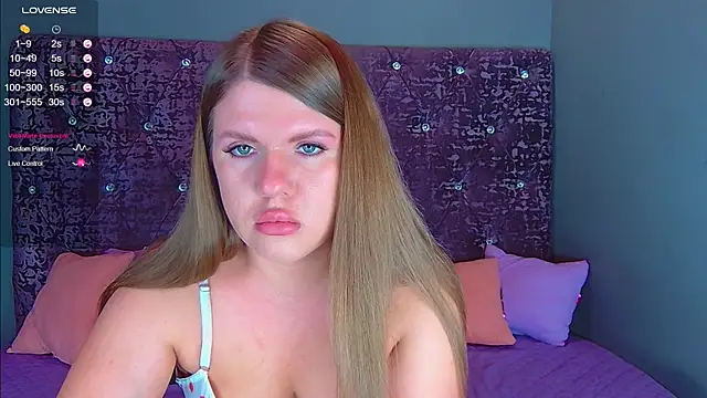 Snapshot of NoraBigAss chatting on February 3, 1:09 am NoraBigAss online show from February 3, 1:09 am