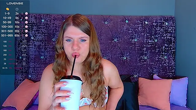 Snapshot of NoraBigAss chatting on February 11, 1:31 am NoraBigAss online show from February 11, 1:31 am