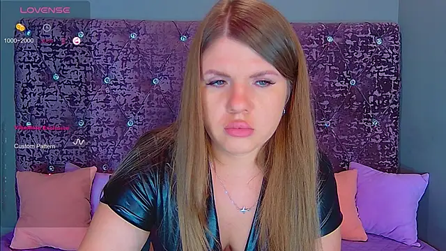 Snapshot of NoraBigAss chatting on March 4, 1:55 am NoraBigAss online show from March 4, 1:55 am