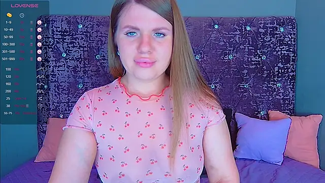 Snapshot of NoraBigAss chatting on March 13, 4:27 am NoraBigAss online show from March 13, 4:27 am