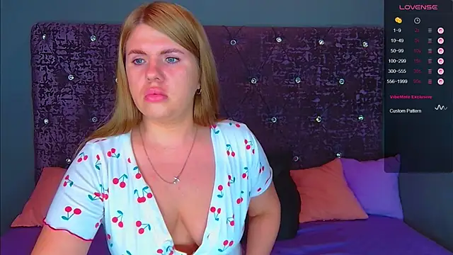 Snapshot of NoraBigAss chatting on September 26, 1:53 am NoraBigAss online show from September 26, 1:53 am