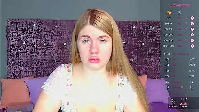 Snapshot of NoraBigAss chatting on November 26, 1:28 am NoraBigAss online show from November 26, 1:28 am