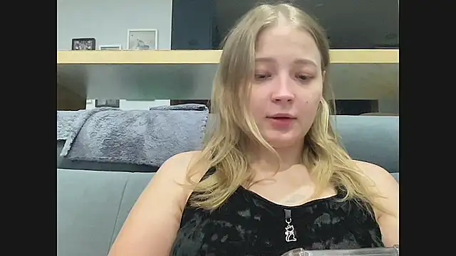 Snapshot of CharmingSarah chatting on October 16, 4:30 pm CharmingSarah online show from October 16, 4:30 pm