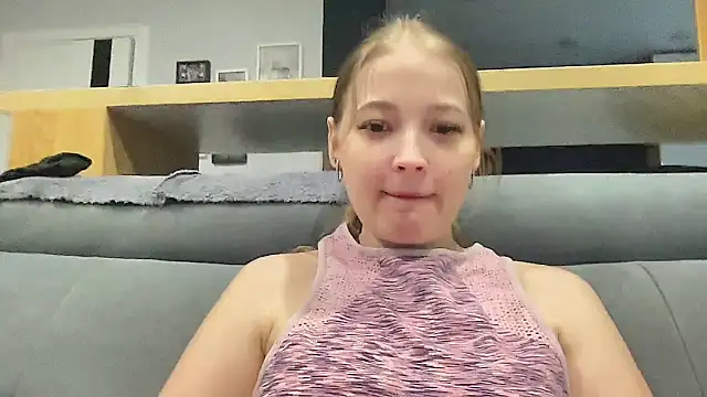 CharmingSarah online show from May 21, 4:25 pm