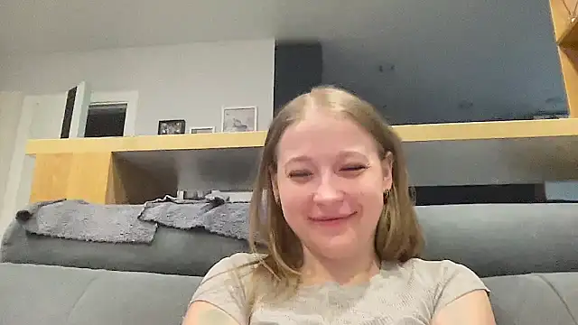 CharmingSarah online show from May 28, 4:37 pm