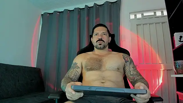 Snapshot of Pierre_Vidal chatting on November 27, 8:44 pm Pierre Vidal online show from November 27, 8:44 pm