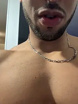 pimentfort77 online show from November 4, 11:04 pm