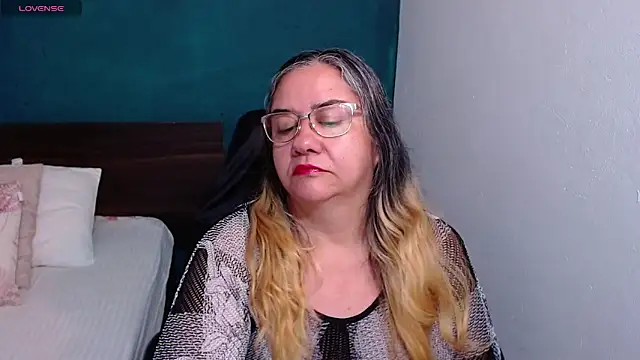 Snapshot of scaelettdubois chatting on September 17, 11:39 pm scaelettdubois online show from September 17, 11:39 pm