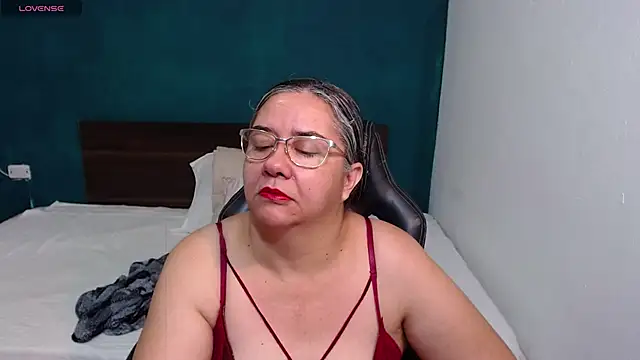 Snapshot of scaelettdubois chatting on October 5, 12:09 am scaelettdubois online show from October 5, 12:09 am