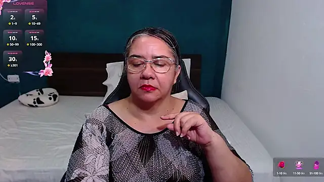 Snapshot of scaelettdubois chatting on October 10, 2:10 am scaelettdubois online show from October 10, 2:10 am