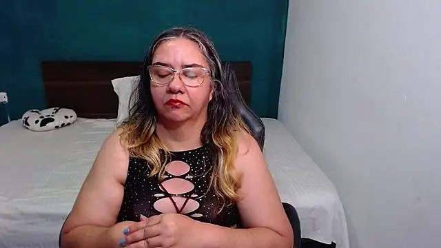 Snapshot of scaelettdubois chatting on November 16, 11:16 am scaelettdubois online show from November 16, 11:16 am