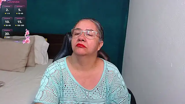 Snapshot of scaelettdubois chatting on November 21, 11:03 pm scaelettdubois online show from November 21, 11:03 pm