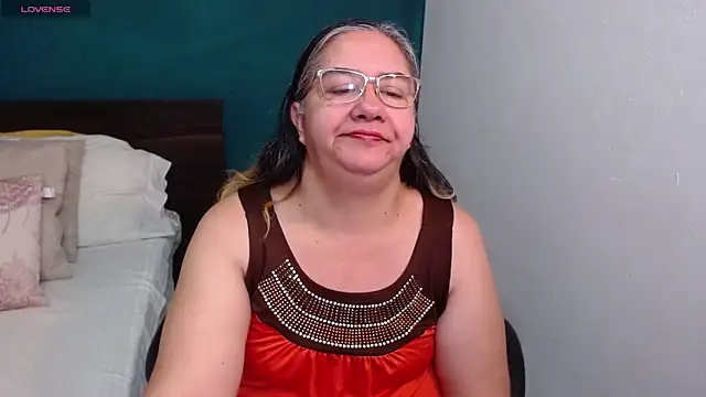 Snapshot of scaelettdubois chatting on December 21, 9:05 am scaelettdubois online show from December 21, 9:05 am