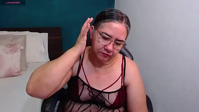 Snapshot of scaelettdubois chatting on December 23, 5:38 am scaelettdubois online show from December 23, 5:38 am