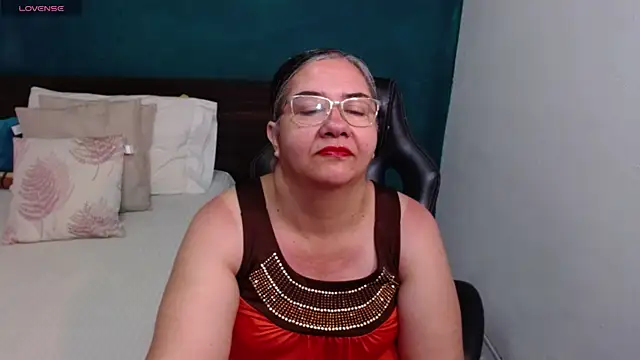 Snapshot of scaelettdubois chatting on February 7, 2:04 am scaelettdubois online show from February 7, 2:04 am