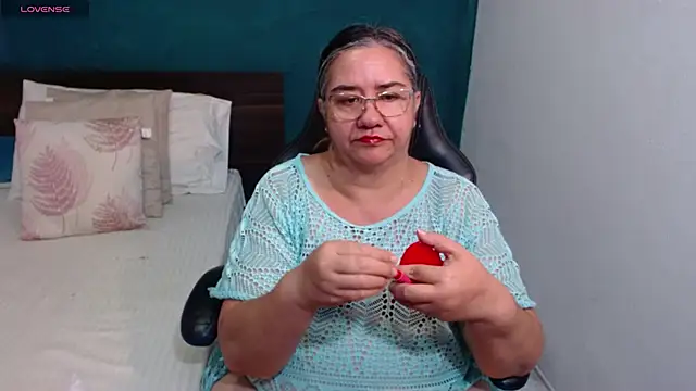 Snapshot of scaelettdubois chatting on February 10, 1:21 am scaelettdubois online show from February 10, 1:21 am