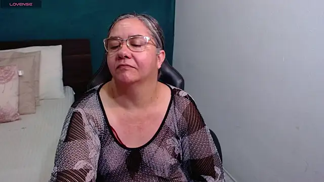 Snapshot of scaelettdubois chatting on February 14, 3:03 am scaelettdubois online show from February 14, 3:03 am