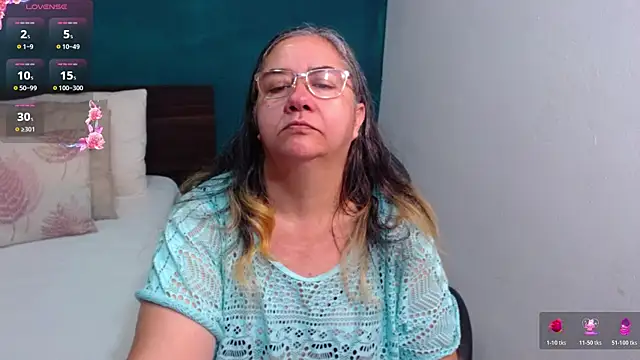 Snapshot of scaelettdubois chatting on February 16, 12:45 pm scaelettdubois online show from February 16, 12:45 pm