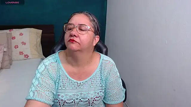 Snapshot of scaelettdubois chatting on February 22, 1:07 am scaelettdubois online show from February 22, 1:07 am