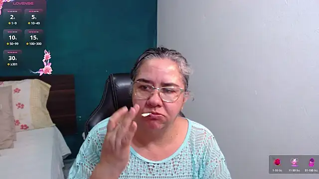 Snapshot of scaelettdubois chatting on February 22, 9:24 pm scaelettdubois online show from February 22, 9:24 pm