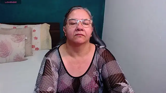 Snapshot of scaelettdubois chatting on February 26, 1:48 am scaelettdubois online show from February 26, 1:48 am