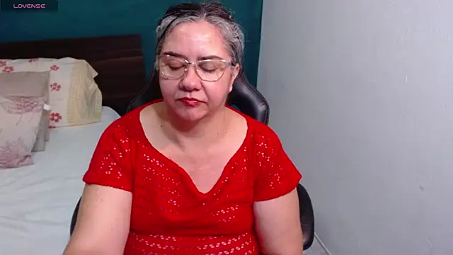 Snapshot of scaelettdubois chatting on March 8, 2:04 am scaelettdubois online show from March 8, 2:04 am