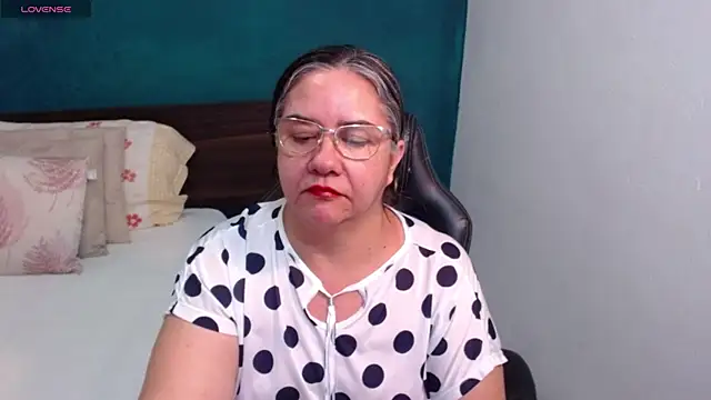 Snapshot of scaelettdubois chatting on March 9, 12:47 am scaelettdubois online show from March 9, 12:47 am