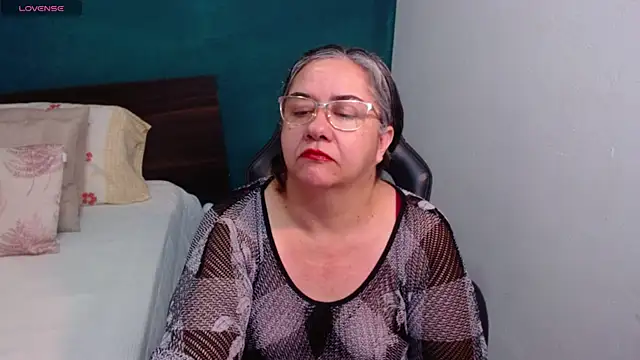 Snapshot of scaelettdubois chatting on March 14, 3:34 am scaelettdubois online show from March 14, 3:34 am