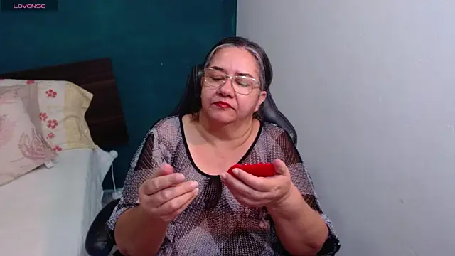 Snapshot of scaelettdubois chatting on March 26, 2:39 am scaelettdubois online show from March 26, 2:39 am