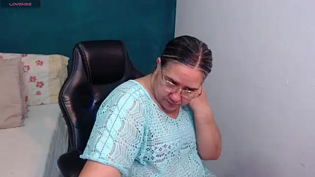 scaelettdubois online show from May 7, 2:28 am