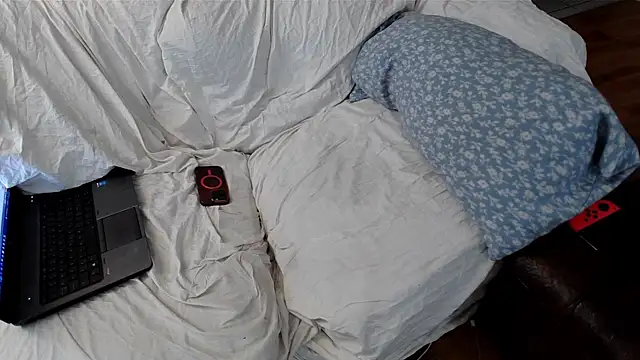 Snapshot of EmoDream1998 chatting on January 8, 6:31 am EmoDream1998 online show from January 8, 6:31 am