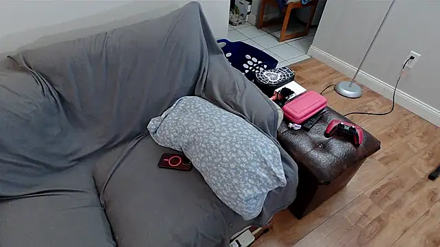 Snapshot of EmoDream1998 chatting on February 16, 5:04 pm EmoDream1998 online show from February 16, 5:04 pm