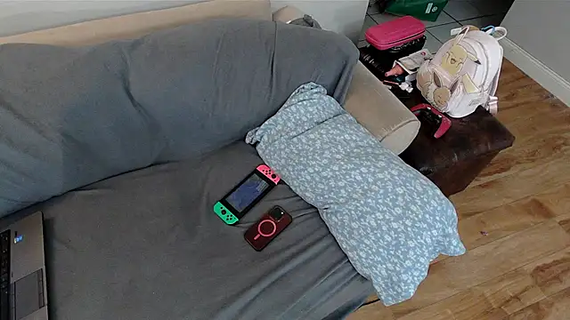 Snapshot of EmoDream1998 chatting on March 9, 11:35 pm EmoDream1998 online show from March 9, 11:35 pm