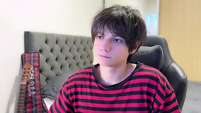 Snapshot of SasukeUhchiaa chatting on December 2, 5:15 pm SasukeUhchiaa online show from December 2, 5:15 pm