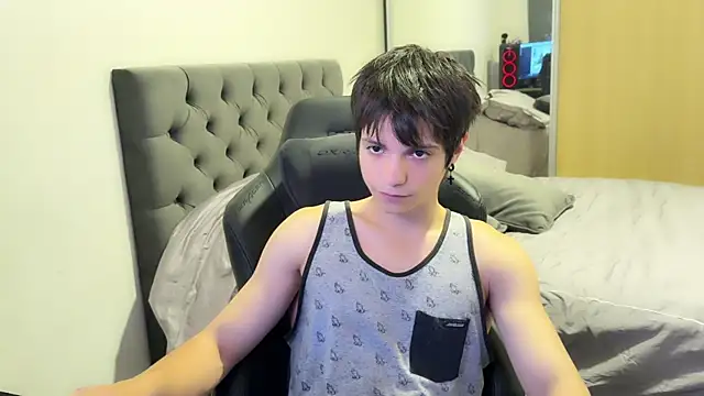 Snapshot of SasukeUhchiaa chatting on February 18, 12:48 am SasukeUhchiaa online show from February 18, 12:48 am