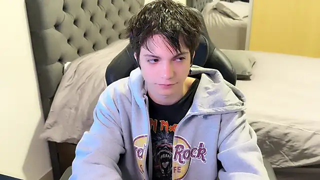 Snapshot of SasukeUhchiaa chatting on February 23, 12:19 am SasukeUhchiaa online show from February 23, 12:19 am