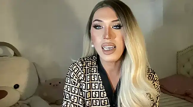 Snapshot of Ts_glamxxxx chatting on February 2, 1:52 pm Ts glamxxxx online show from February 2, 1:52 pm