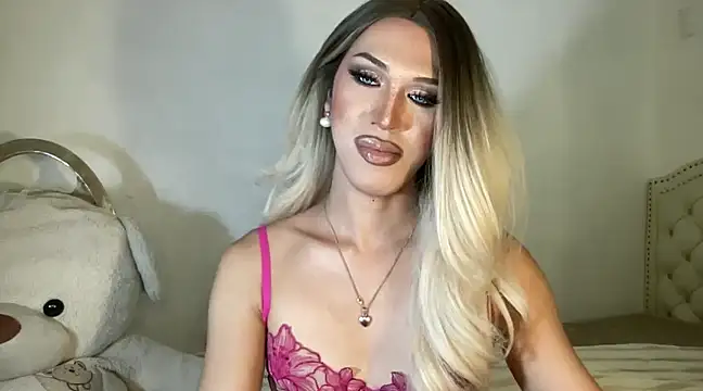 Snapshot of Ts_glamxxxx chatting on February 7, 9:37 am Ts glamxxxx online show from February 7, 9:37 am