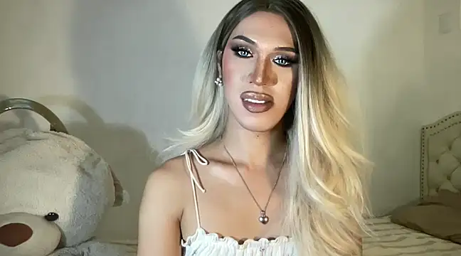 Snapshot of Ts_glamxxxx chatting on February 15, 3:42 am Ts glamxxxx online show from February 15, 3:42 am