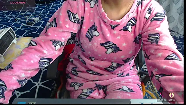 Snapshot of sexyrihana1 chatting on December 20, 8:06 am sexyrihana1 online show from December 20, 8:06 am