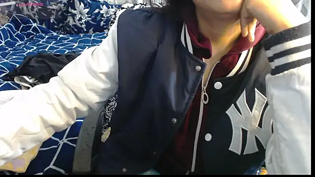 Snapshot of sexyrihana1 chatting on January 3, 2:08 pm sexyrihana1 online show from January 3, 2:08 pm