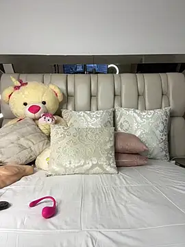Snapshot of ALISSON_FOXXX1 chatting on February 12, 12:05 am ALISSON FOXXX1 online show from February 12, 12:05 am