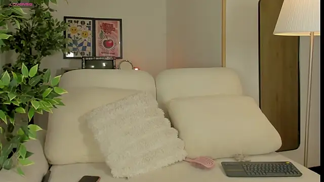Snapshot of im_anie chatting on June 26, 9:30 pm im anie online show from June 26, 9:30 pm