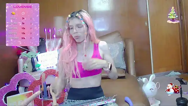 Snapshot of Skinygirl chatting on October 23, 12:32 am Skinygirl online show from October 23, 12:32 am