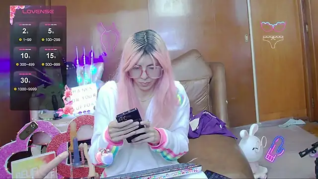 Snapshot of Skinygirl chatting on November 7, 4:29 pm Skinygirl online show from November 7, 4:29 pm