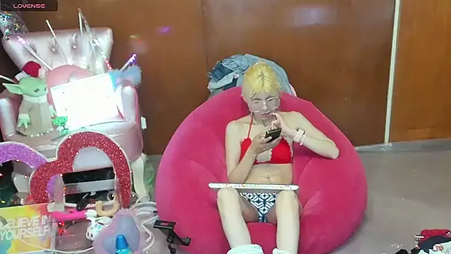 Skinygirl online show from May 2, 10:59 pm
